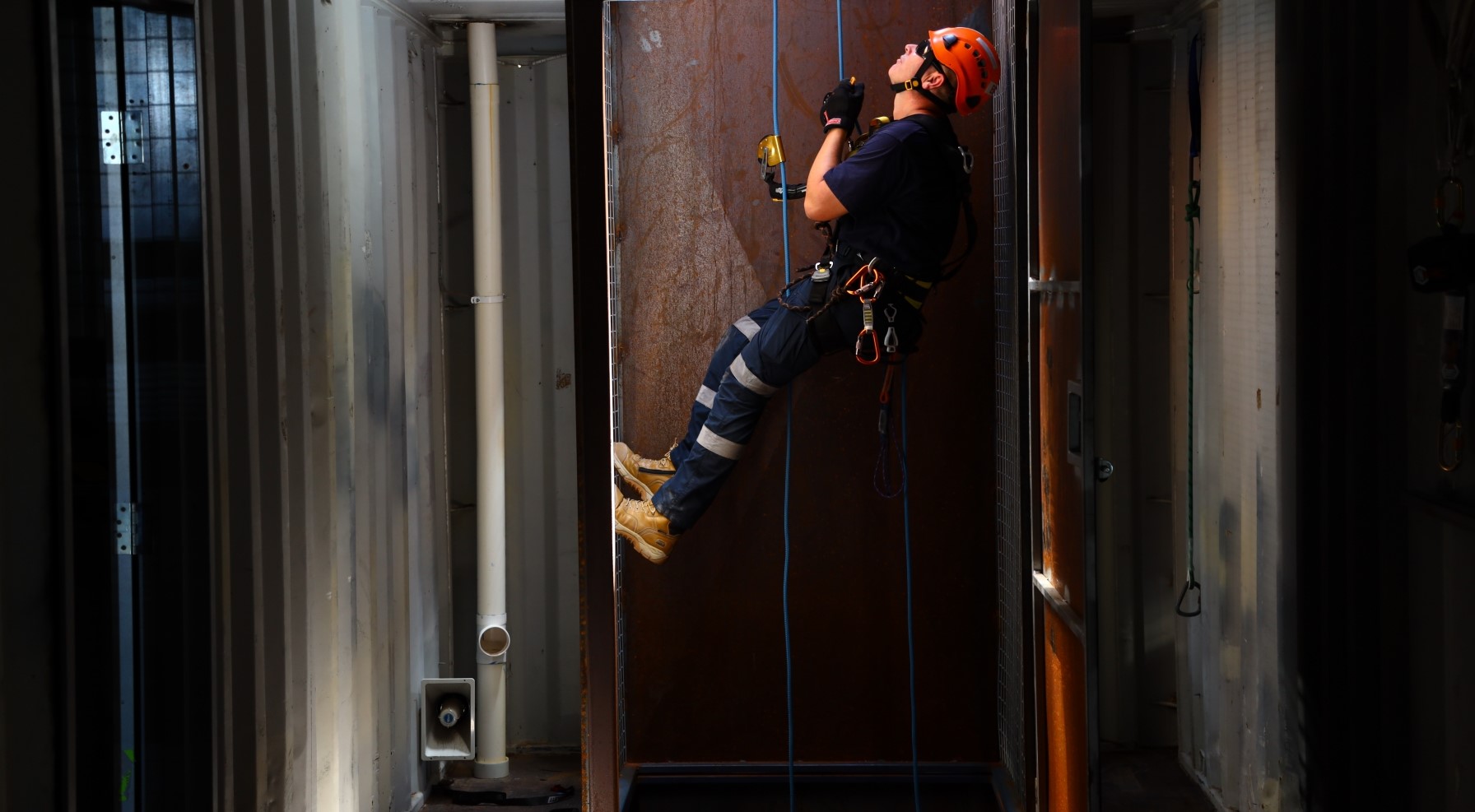 Confined Space Training in Specialised Structures