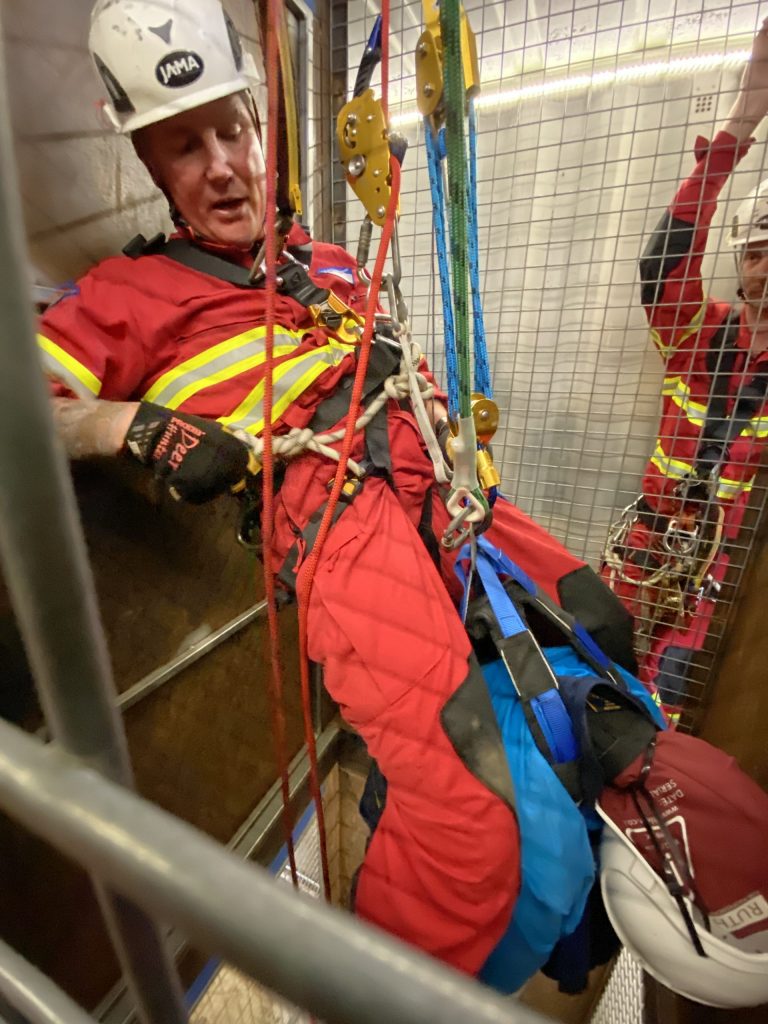 Vertical Rescue Training at Diamond Protection Training