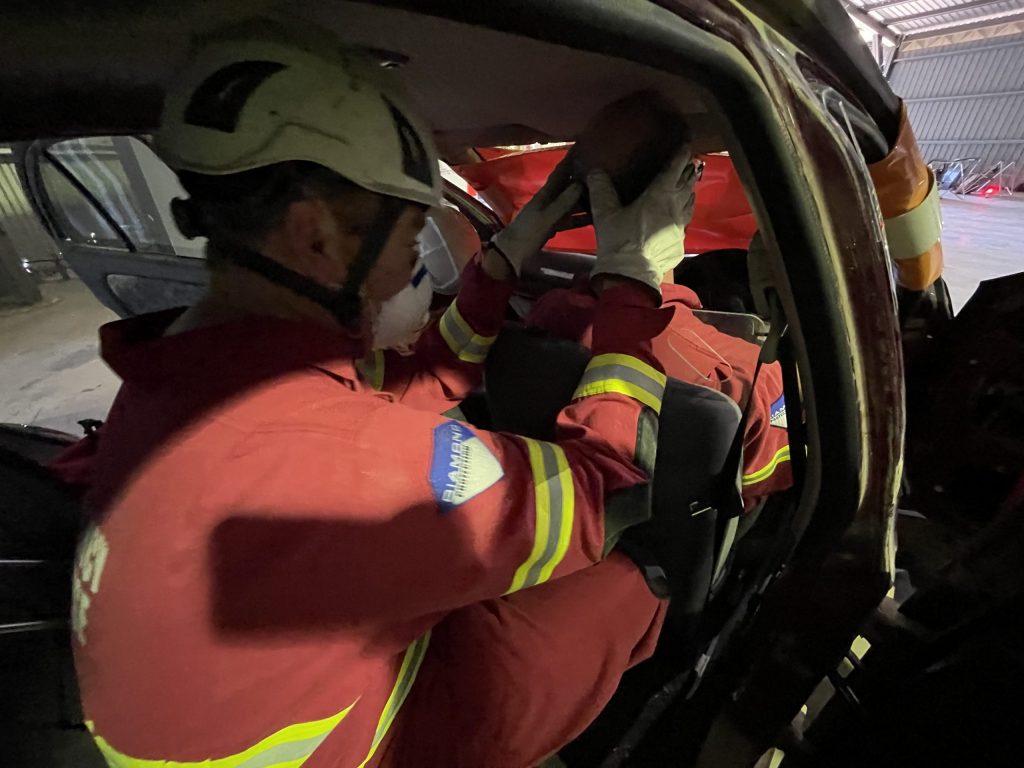 Undertake Road Crash Rescue Course